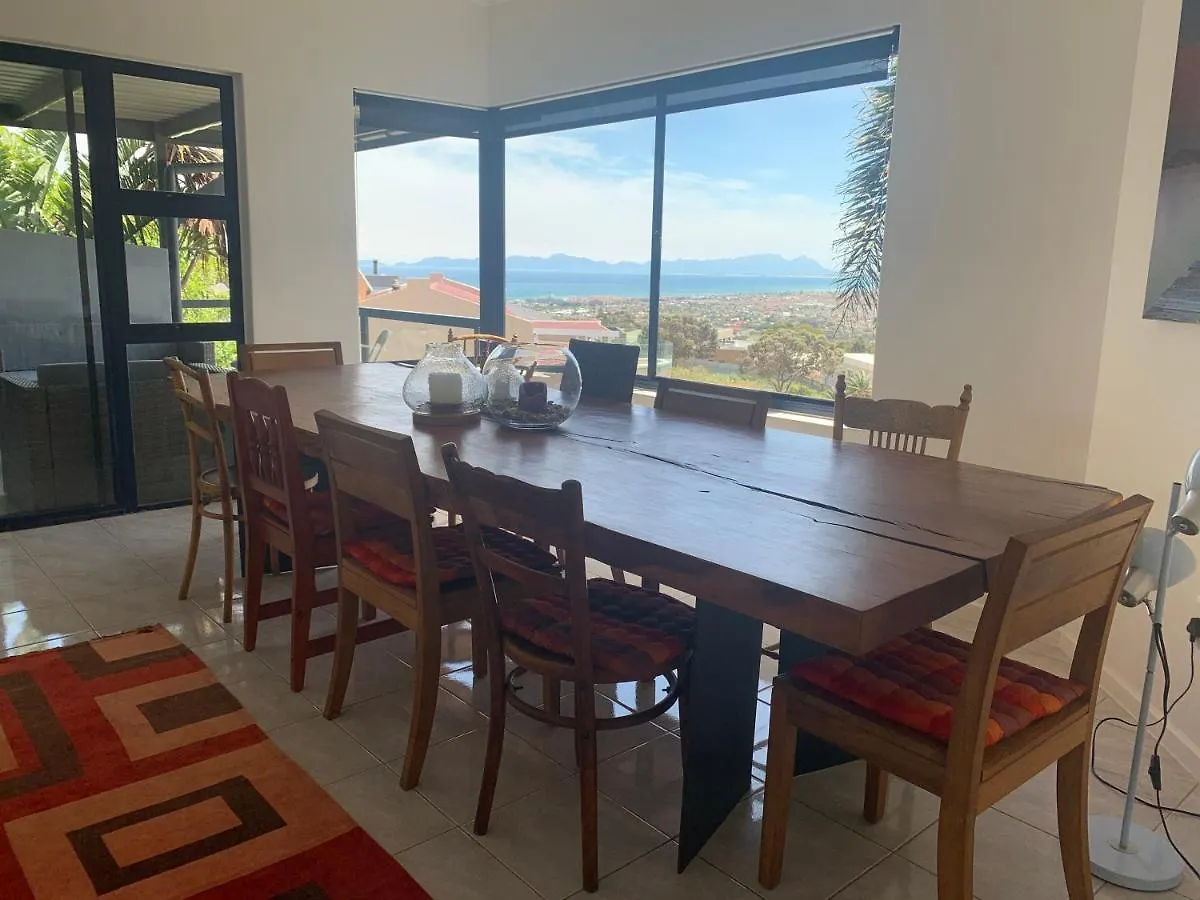 Holiday home Die Bohuis Gordons Bay